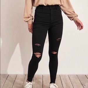 hollister ripped jeans🖤